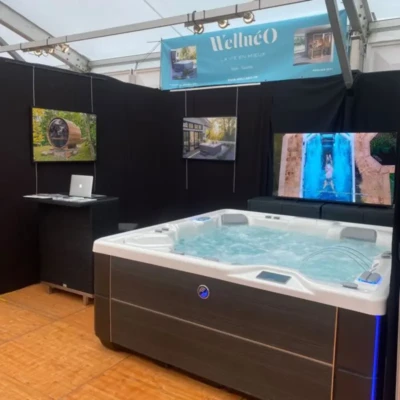 stand Wellnéo à la foire commerciale d'Hazebrouck en 2024